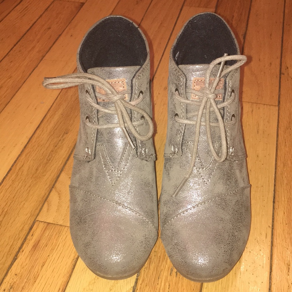 Toms Wedge